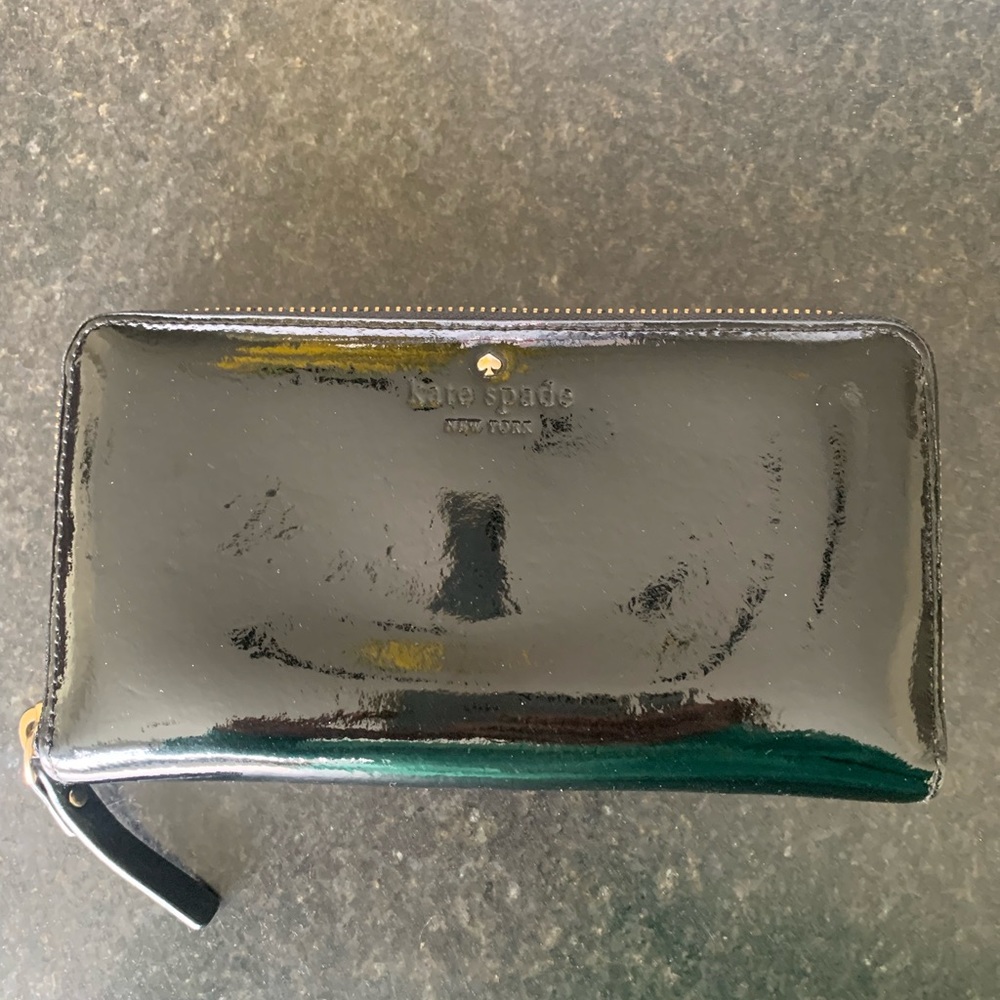 EUC Kate spade black patent leather wallet
